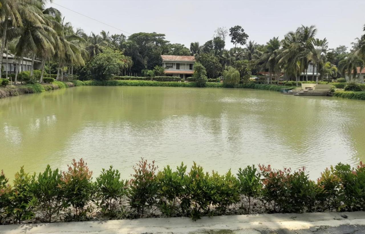 Breathing Earth - Rooms And Pool Calcutta Exterior foto