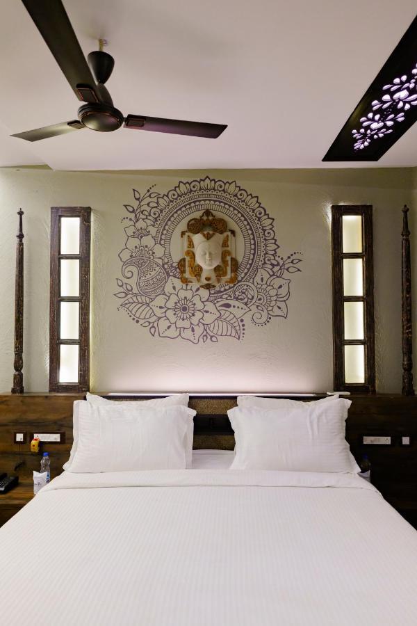 Breathing Earth - Rooms And Pool Calcutta Exterior foto