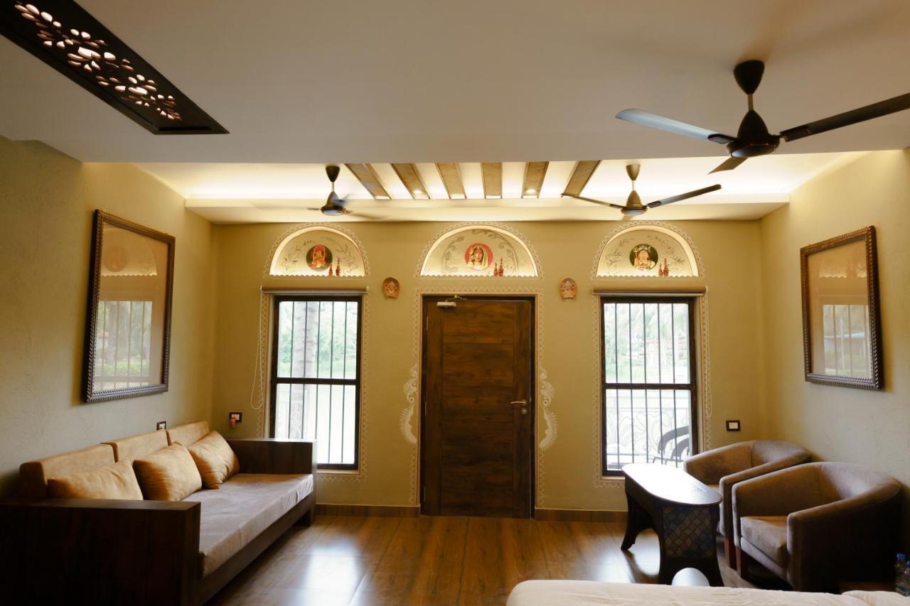 Breathing Earth - Rooms And Pool Calcutta Exterior foto