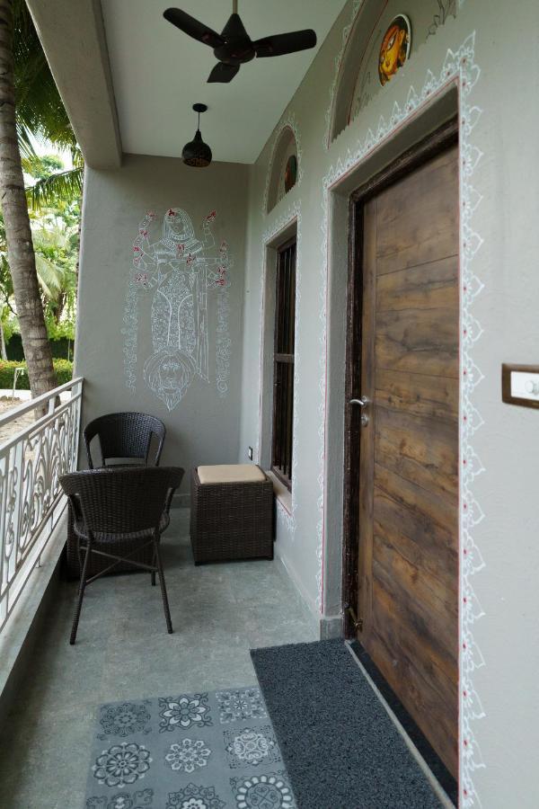 Breathing Earth - Rooms And Pool Calcutta Exterior foto