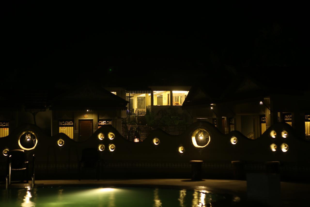Breathing Earth - Rooms And Pool Calcutta Exterior foto