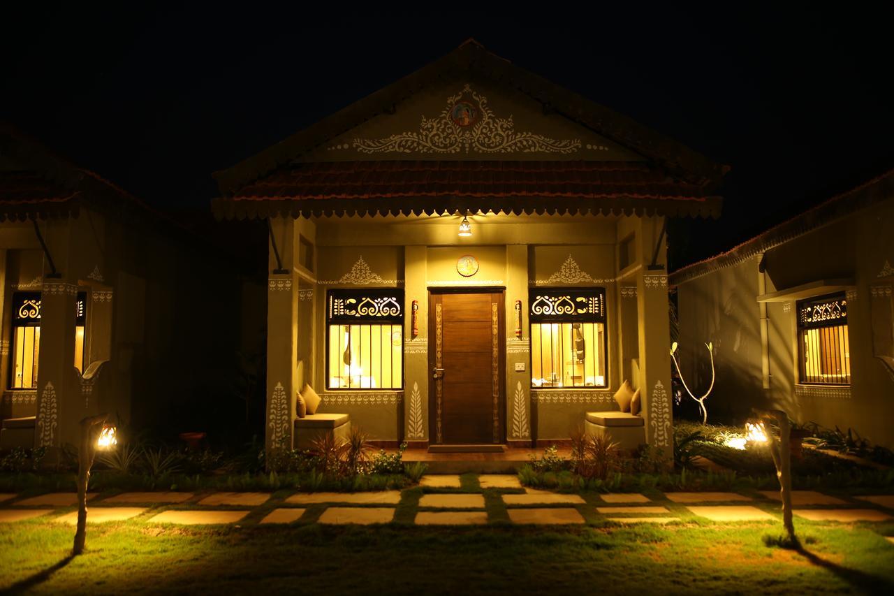 Breathing Earth - Rooms And Pool Calcutta Exterior foto