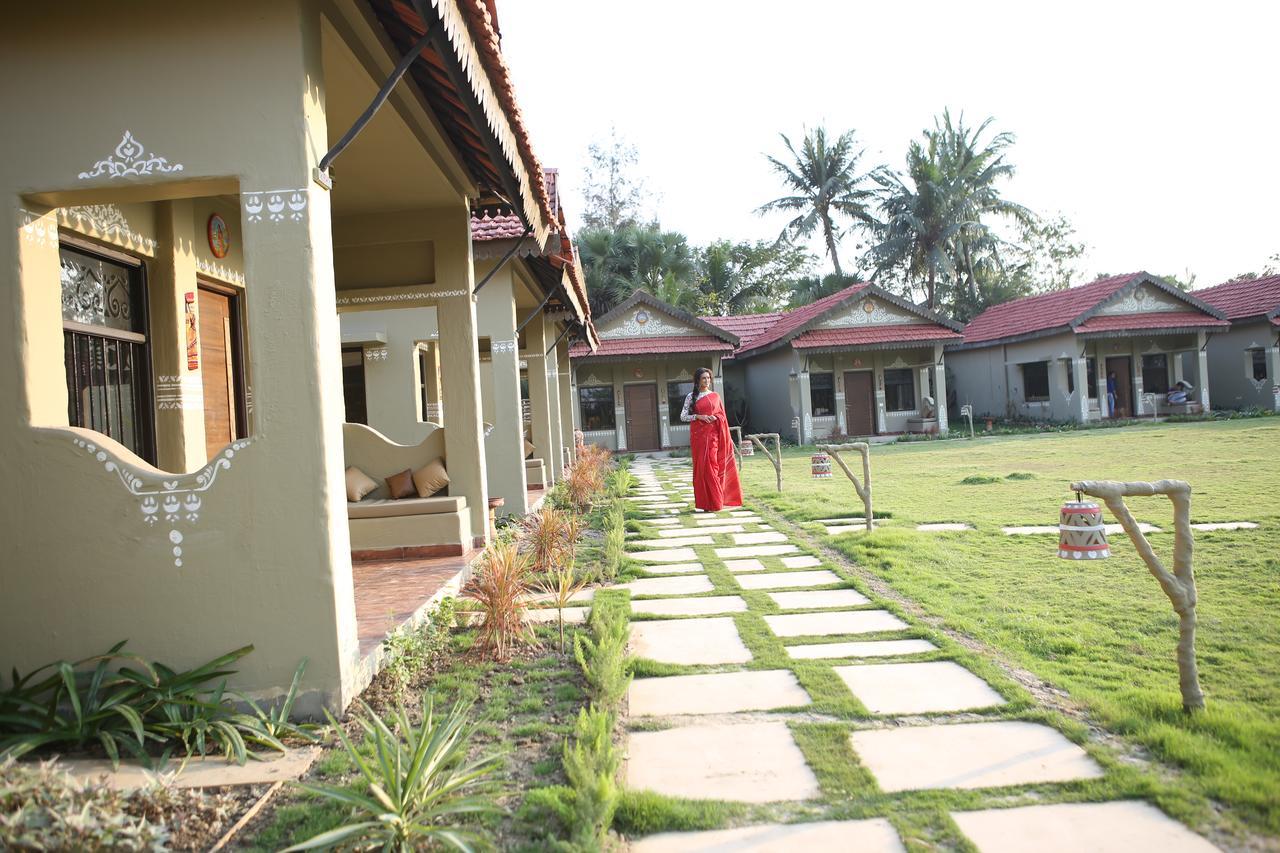 Breathing Earth - Rooms And Pool Calcutta Exterior foto