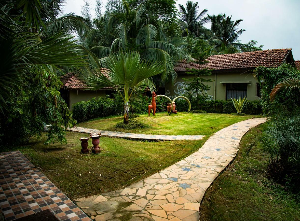 Breathing Earth - Rooms And Pool Calcutta Exterior foto