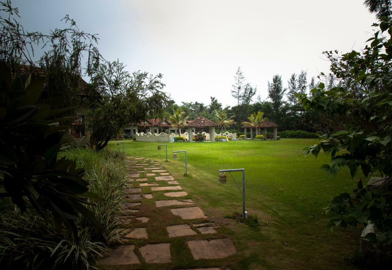 Breathing Earth - Rooms And Pool Calcutta Exterior foto