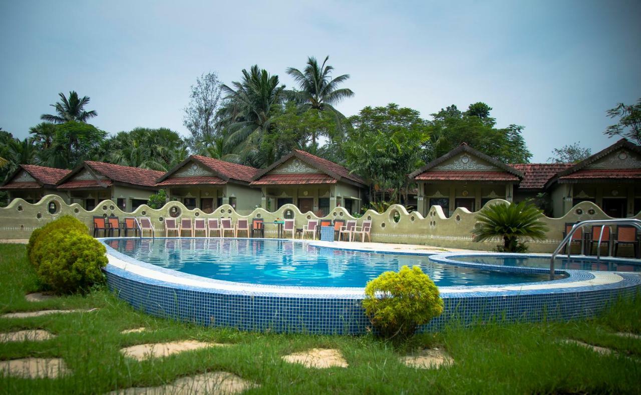 Breathing Earth - Rooms And Pool Calcutta Exterior foto