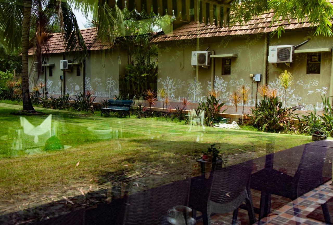 Breathing Earth - Rooms And Pool Calcutta Exterior foto