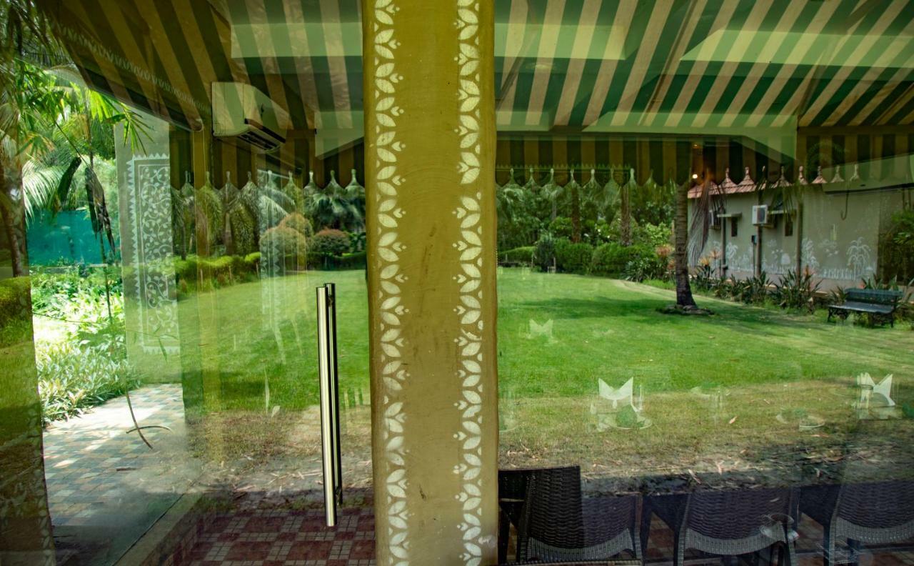 Breathing Earth - Rooms And Pool Calcutta Exterior foto