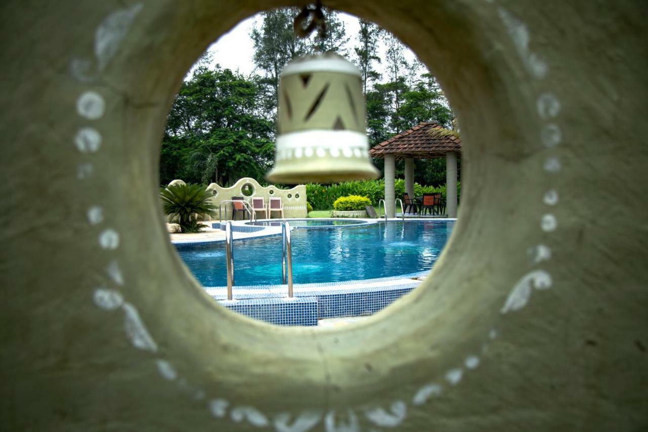 Breathing Earth - Rooms And Pool Calcutta Exterior foto