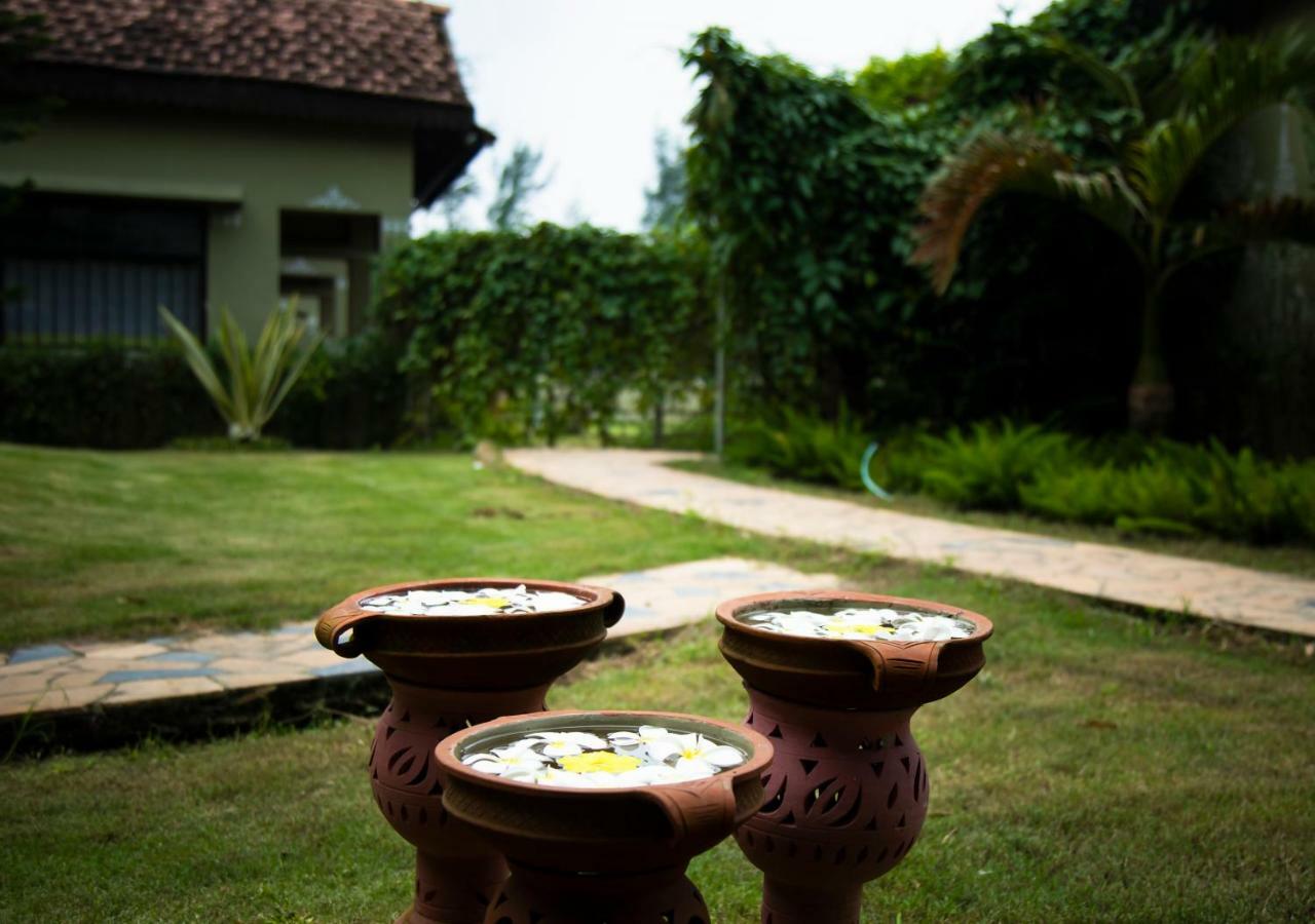 Breathing Earth - Rooms And Pool Calcutta Exterior foto